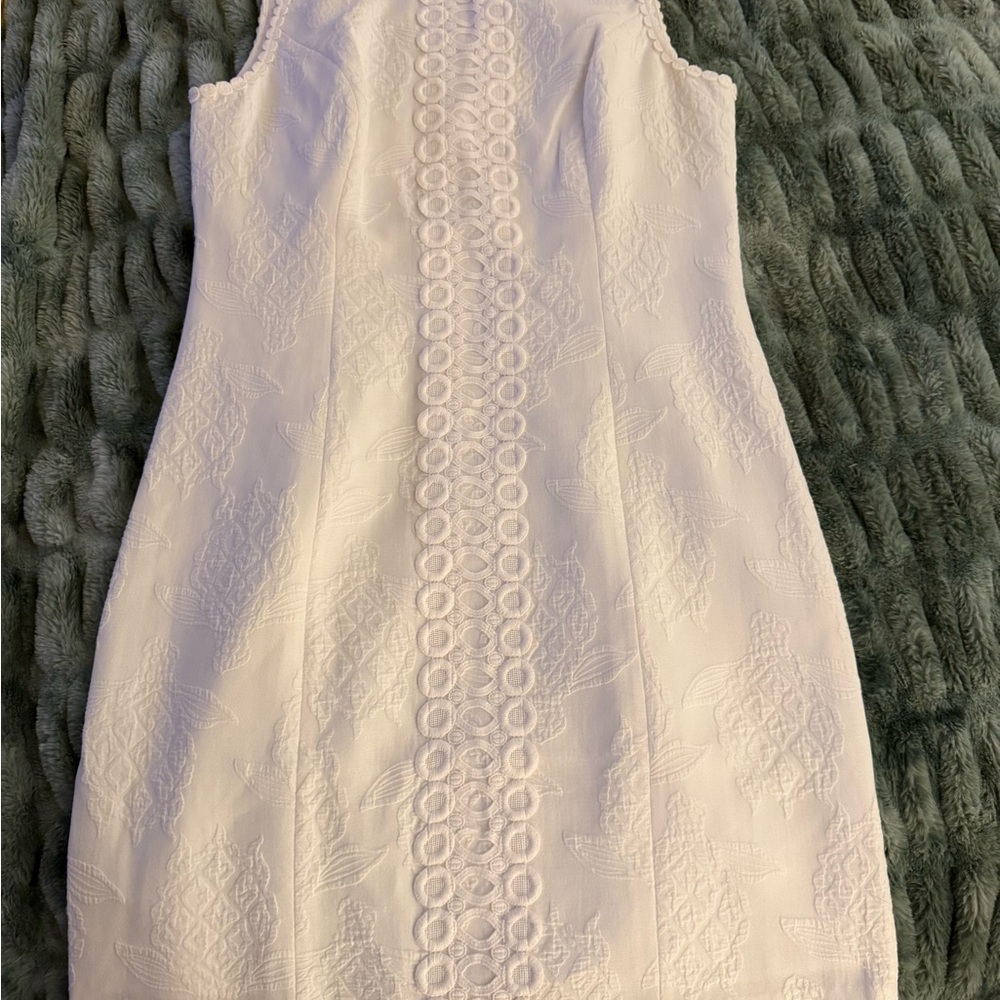 Elegant White Sleeveless Dress